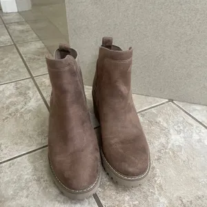 Dolce vita‎ Rielle Taupe Brown Faux Suede Platform Chelsea Ankle Boots WMS 8.5 thumbnail 2