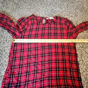 Loft Womens Red Black Plaid Ruffle Cuff Long Sleeve Blouse Small Keyhole‎ Back thumbnail 4