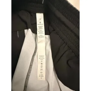Lululemon Black White Athletic Workout Shorts Pockets Size 8 thumbnail 9