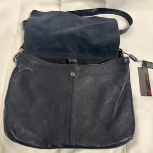 Innue Black leather shoulder bag with suede lining thumbnail 2