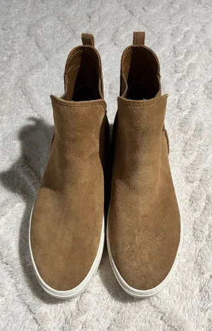 Ugg shoes size 7 thumbnail 1
