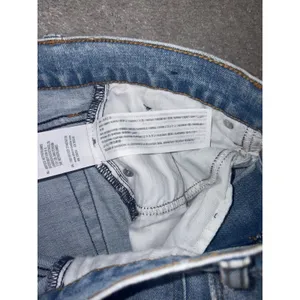 Abercrombie & Fitch 90s Slim Straight Ultra High Rise Light Washed Jeans 27/4 thumbnail 5