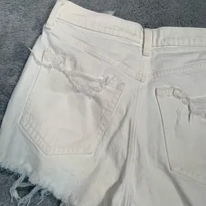 Abercrombie & Fitch the mom short high rise Jean Shorts white thumbnail 8