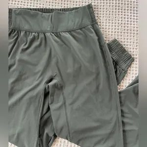 Lululemon Green Align Joggers Size 4 thumbnail 3