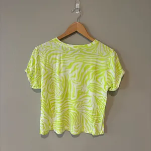 SOUL CYCLE Neon Yellow Women’s‎ Cropped Athletic T-shirt with Logo Size Small thumbnail 2