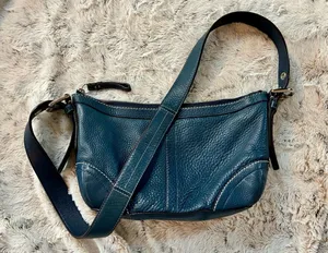 Vintage Coach Chelsea Navy Pebbled Leather East/West Duffle Baguette 14700 thumbnail 1
