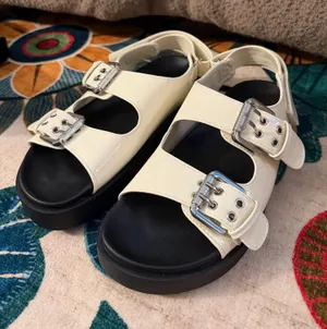 Old Navy White Sandals thumbnail 1