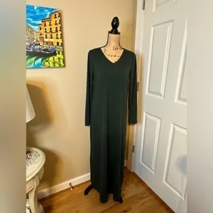 FULL SLEEVE EMERALD GREEN SLIP DRESS SIZE M (necklace sold separately) thumbnail 2