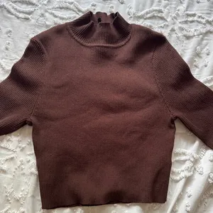 Divided S BROWN TURTLE NECK LONG SLEEVE SWEATER CROP TOP thumbnail 1