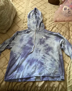 PINK Victoria’s Secret Sweatshirt thumbnail 1