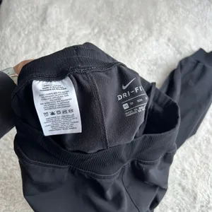 Nike Dri-Fit Black Womens Training Sz XS Preppy Running Athleisure Luxe Sports thumbnail 4