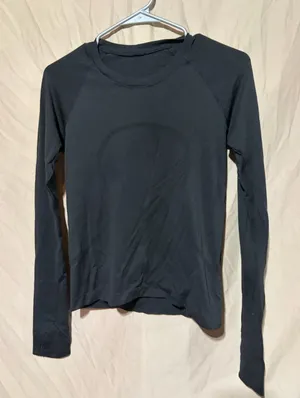 Lululemon long sleeve thumbnail 1