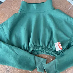 NWT green cropped long sleeve sweatshirt sz s thumbnail 3