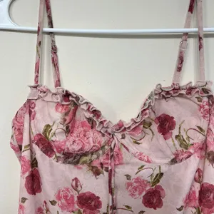 White Fox Boutique Pink Floral Mini Dress Medium Women thumbnail 3