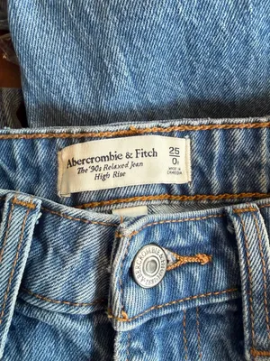 Abercrombie & Fitch High Rise 90s Relaxed Frayed Hem Jeans Size 25 thumbnail 4