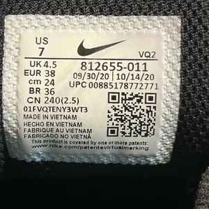 Nike Black and White Sneakers thumbnail 6