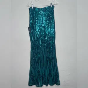 Lulus women’s size M Emerald Sequin Strapless Dress & Matching Top Set NWT(E8)✨ thumbnail 11