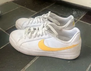 Super Cute Nike Shoes Women’s Size 8 thumbnail 2