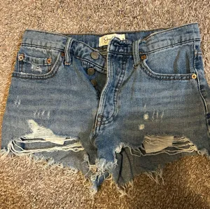 Jessica Simpson Jean shorts thumbnail 1