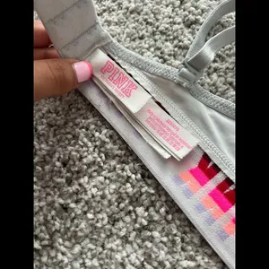 PINK bra 32D thumbnail 4