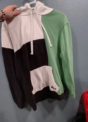 Hoodie Multiple Size L thumbnail 1