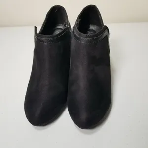 DEXFLEX Comfort Suede Black Women's Heeled Ankle Boots 8W thumbnail 2