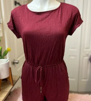 Universal Thread Maroon Textured Short Sleeve Romper Women’s XS Red thumbnail 1