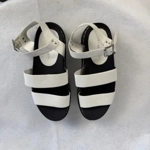 Madden‎ Girl Doral White Black Chunky Platform Strappy Sandals Women US 8.5 thumbnail 10