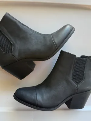 Toms Black Chelsea Ankle Boots with Block Heel Womens 8M thumbnail 1