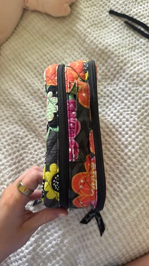 Vera Bradley travel case thumbnail 5