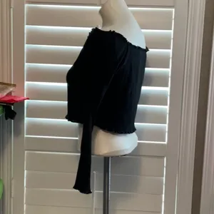 Black Off-Shoulder Crop Top thumbnail 5