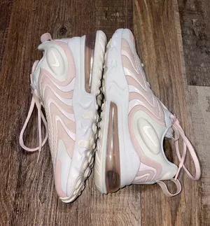 Nike Air Max 270 React Shoes thumbnail 2