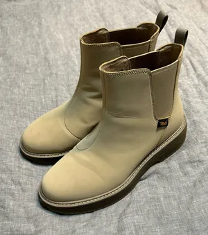 Teva Women's Midform Chelsea Boots Sesame Size 7.5 thumbnail 1