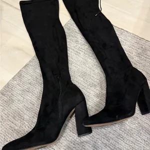 Amazon Black Knee High Over the Knee Black Heel Boots Size 7 thumbnail 4