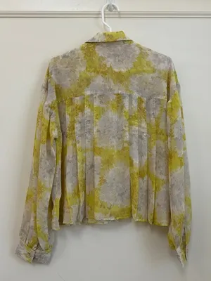 Mystree Yellow Gray Watercolor Pleated Sheer Button-Down Bubble Sleeve Top NWT L thumbnail 7