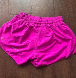 Lululemon Shorts Hot 2.5" Hot Low-Rise Lined thumbnail 2