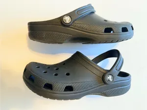 Crocs clogs perforated lightweight black, unisex, size 8 Women's/6 Men's thumbnail 14