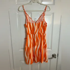 H&M women Wrap dress‎ - Orange/Zebra Size Medium thumbnail 4