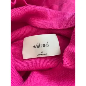 Wilfred Aritzia Magenta Merino Wool Cotton Cropped Turtleneck Sweater Medium thumbnail 6