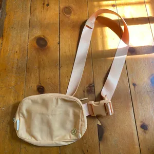 Lululemon Belt Bag thumbnail 1