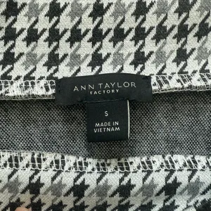 Ann Taylor factory gray houndstooth top sz S thumbnail 2