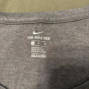 Nike The Nike Tee Gray Spoon Neck Athletic Cut T-Shirt Women's Size M thumbnail 3