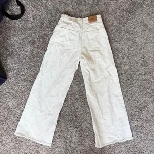 Pull&Bear white wide-leg jeans, size US 2 thumbnail 2