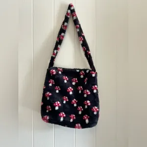 A NWT Sold Out Out Of Stock Fluffy Mushroom Hot Topic Large Tote Crossbody Bag thumbnail 4