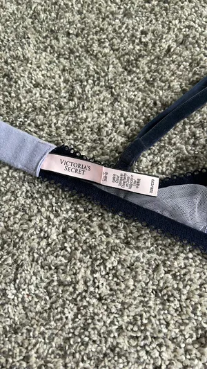 Victoria's Secret Bra thumbnail 3