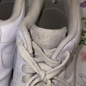 Nike Air Force 1 07 Low Womens White Sneakers Size 8.5 thumbnail 5