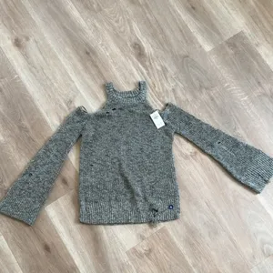 Hollister Green Long Sleeve Open Shoulder Sweater Size XS NWT thumbnail 16