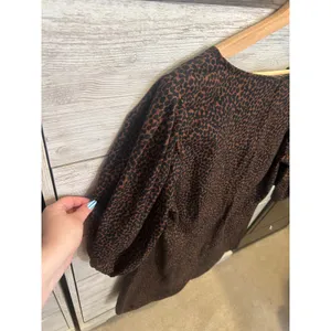 Universal Threads Womens Leopard Puff Sleeve Ruched V-Neck Mini Dress Brown 16 thumbnail 7