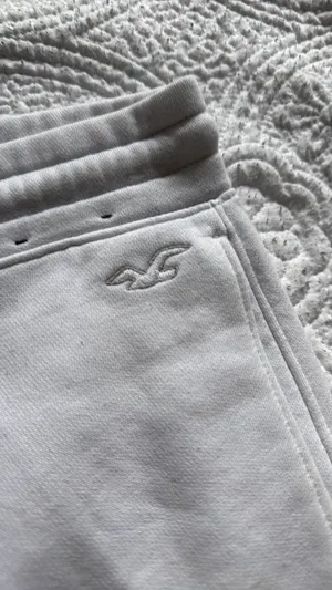 White Hollister sweatpants thumbnail 3