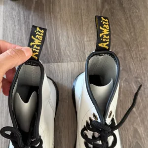 Dr. Martens Boots Size 6 Lace Up White and Black Leather Zavala Airwait Unisex thumbnail 3